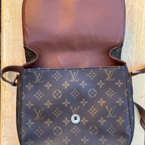 Louis Vuitton Crossbody - Picture 4 of 15